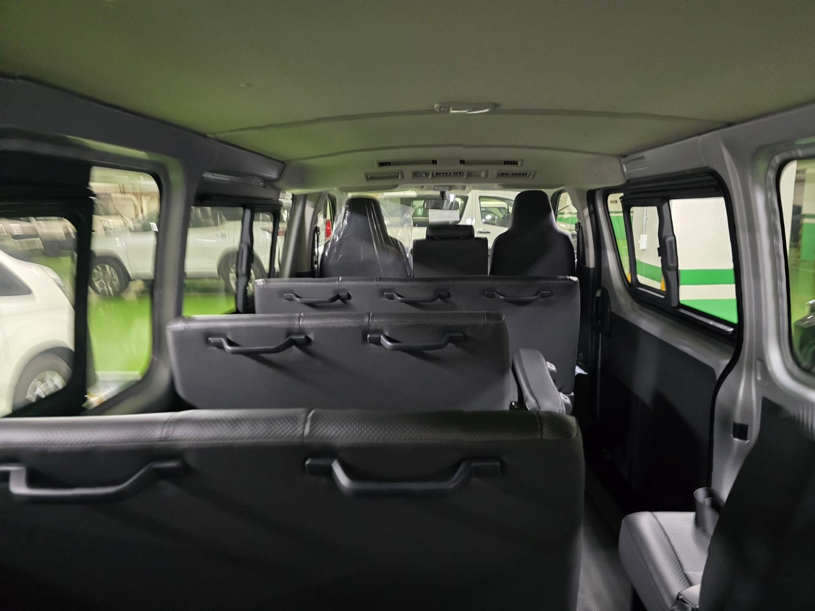 2027 TOYOTA HIACE VAN COMMUTER 3.0 2WD MT Silver image 23