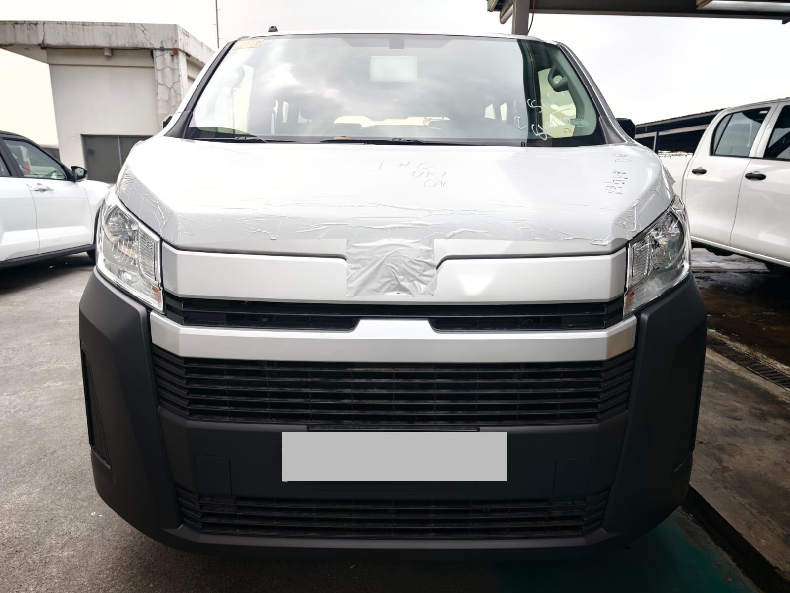 2027 TOYOTA HIACE VAN COMMUTER DELUXE 2.8 2WD MT White image 11