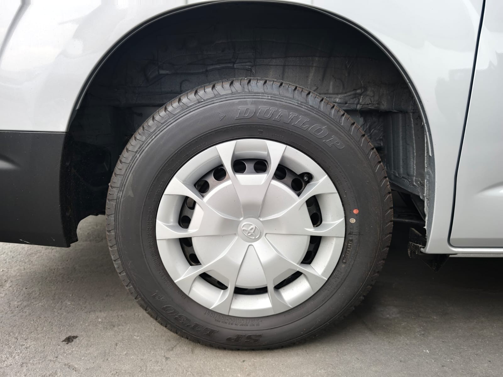 2027 TOYOTA HIACE VAN COMMUTER DELUXE 2.8 2WD MT White image 12