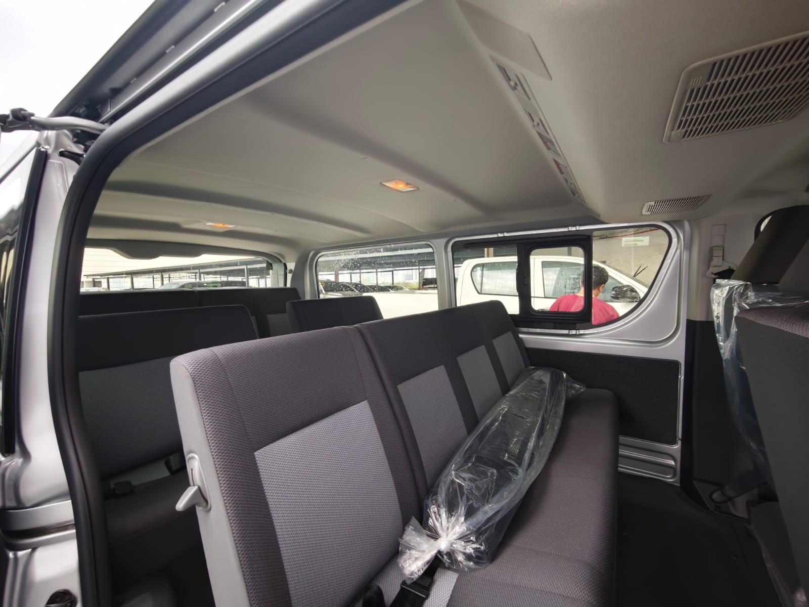 2027 TOYOTA HIACE VAN COMMUTER DELUXE 2.8 2WD MT White image 18