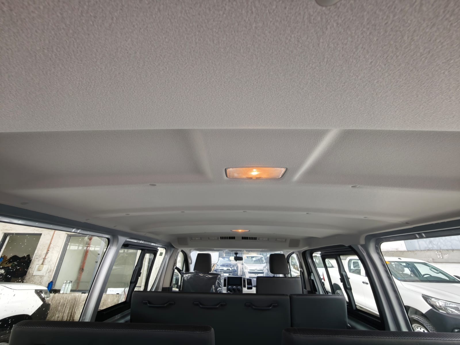 2027 TOYOTA HIACE VAN COMMUTER DELUXE 2.8 2WD MT White image 35