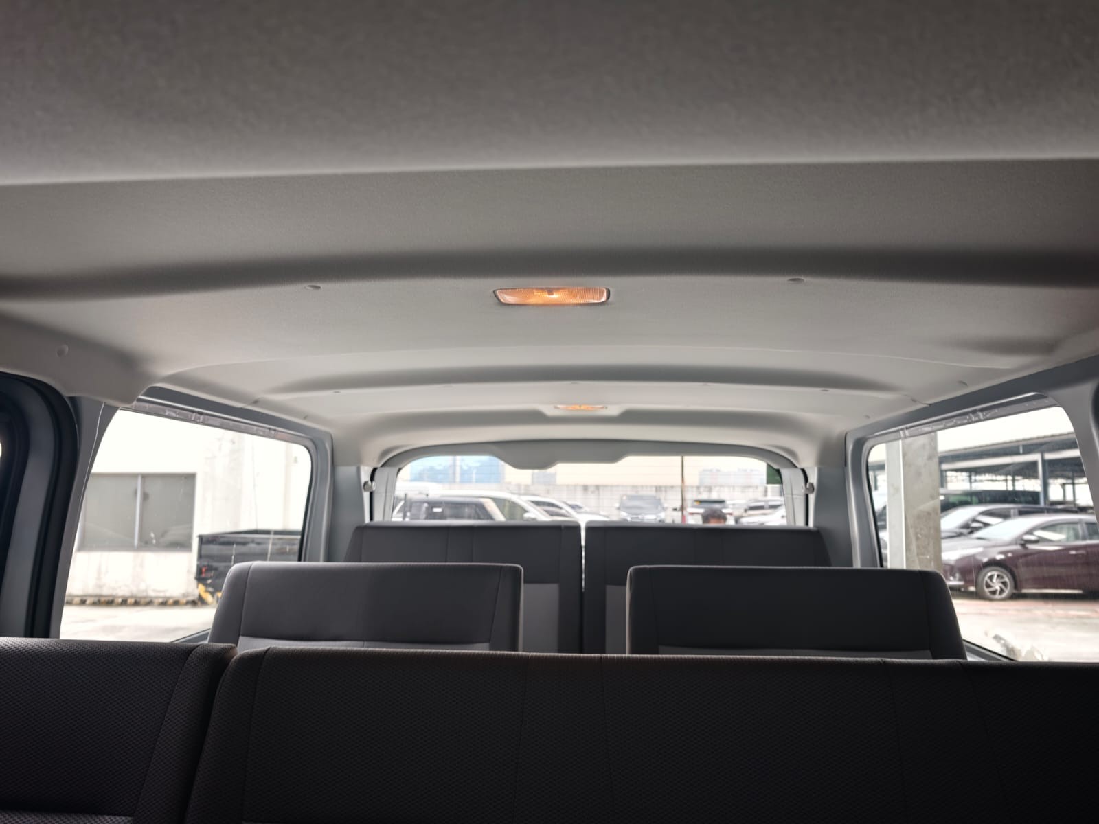 2027 TOYOTA HIACE VAN COMMUTER DELUXE 2.8 2WD MT White image 36