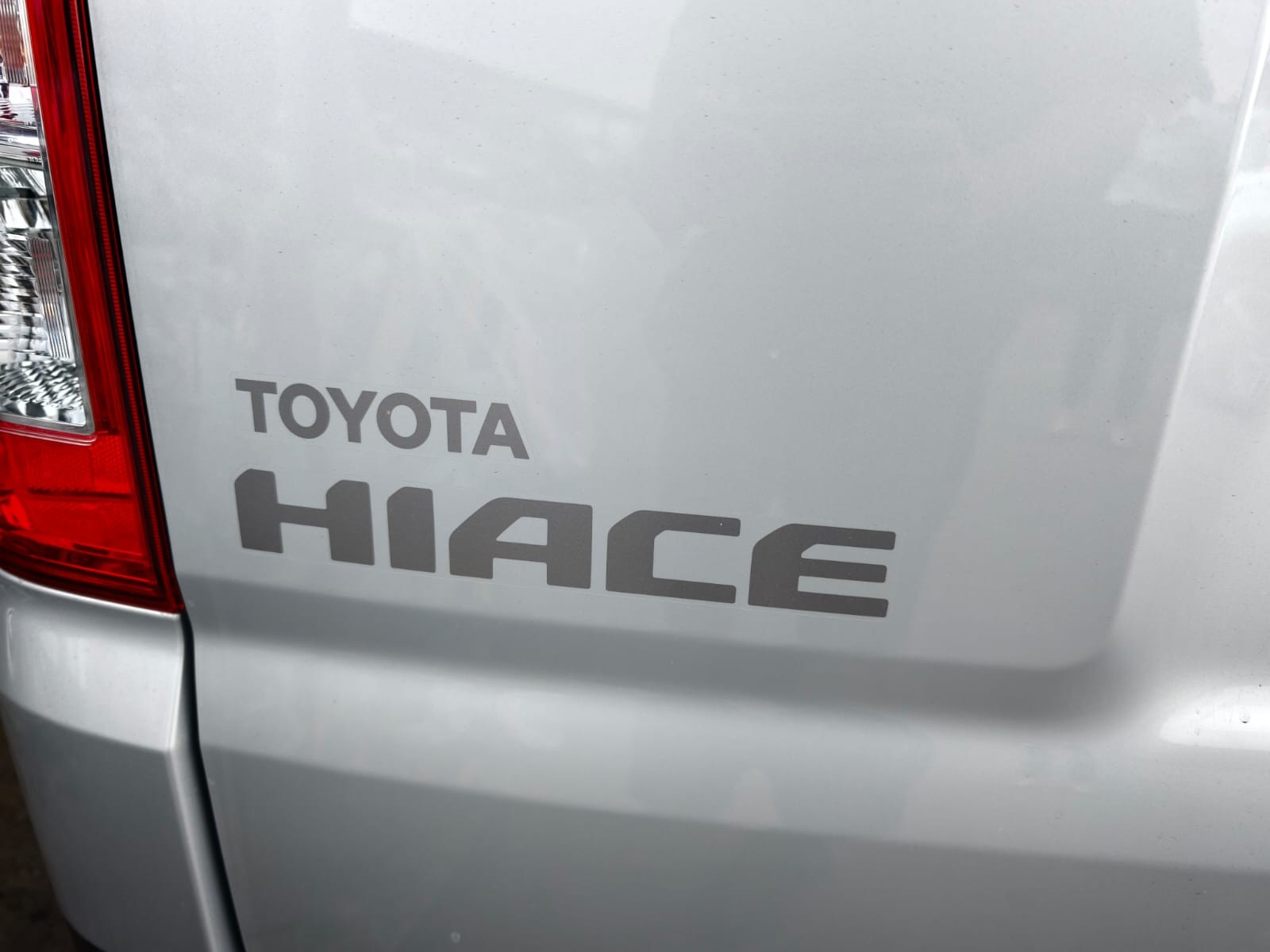 2027 TOYOTA HIACE VAN COMMUTER DELUXE 2.8 2WD MT White image 41