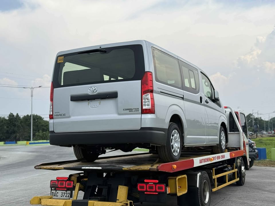 2027 TOYOTA HIACE VAN COMMUTER DELUXE 2.8 2WD MT Silver image 7
