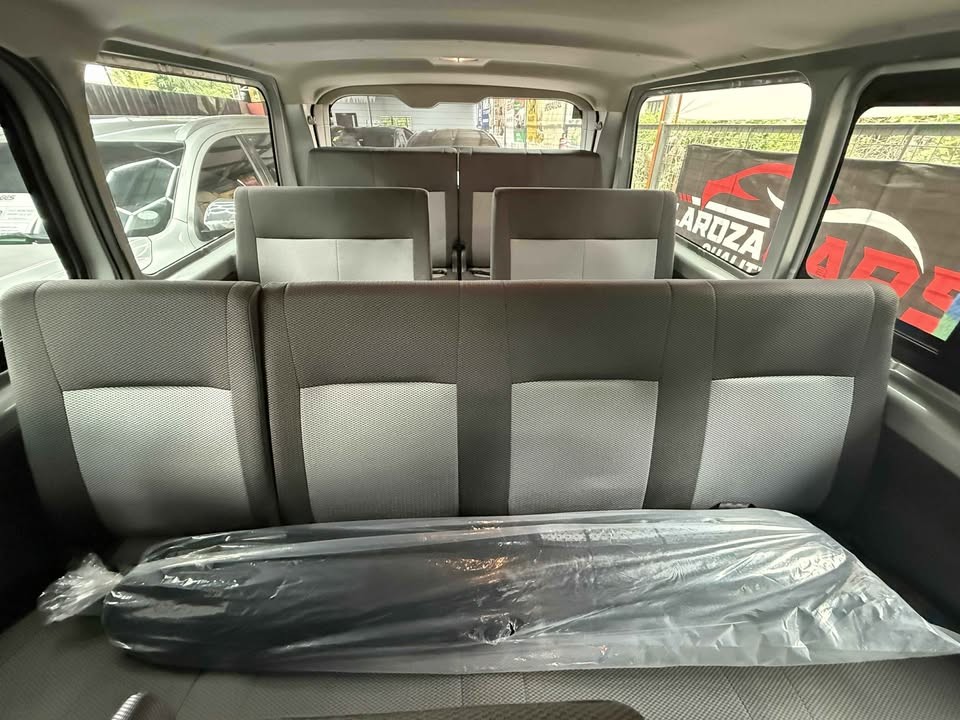 2027 TOYOTA HIACE VAN COMMUTER DELUXE 2.8 2WD MT Silver image 12