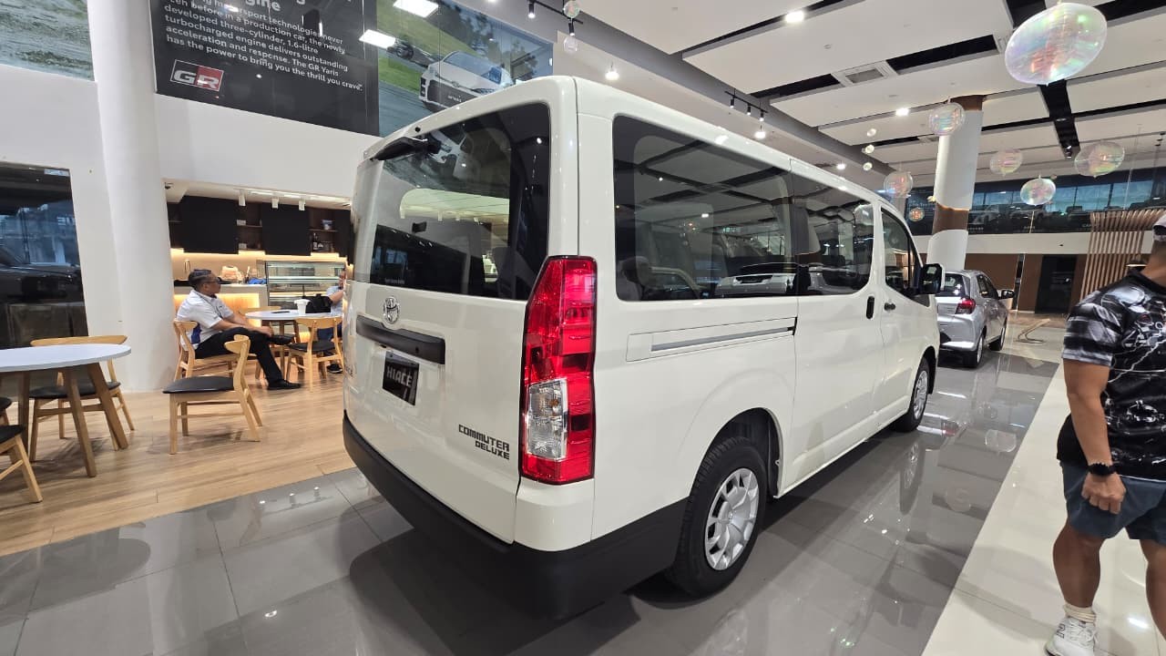 2027 TOYOTA HIACE VAN COMMUTER DELUXE 2.8 2WD MT White image 6