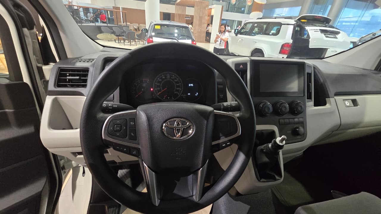 2027 TOYOTA HIACE VAN COMMUTER DELUXE 2.8 2WD MT White image 23
