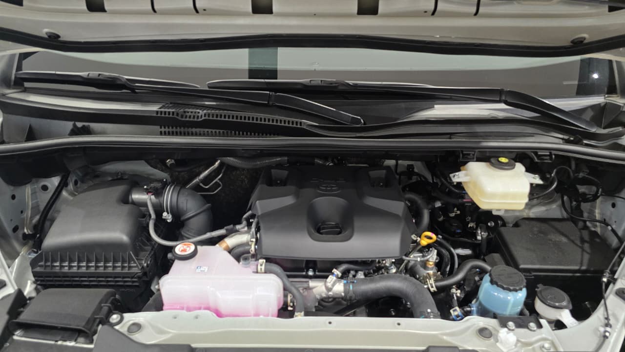 2027 TOYOTA HIACE VAN COMMUTER DELUXE 2.8 2WD MT White image 35