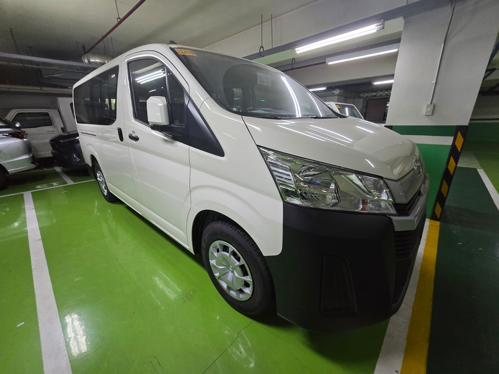 2027 TOYOTA HIACE VAN COMMUTER DELUXE 2.8 2WD MT White image 7