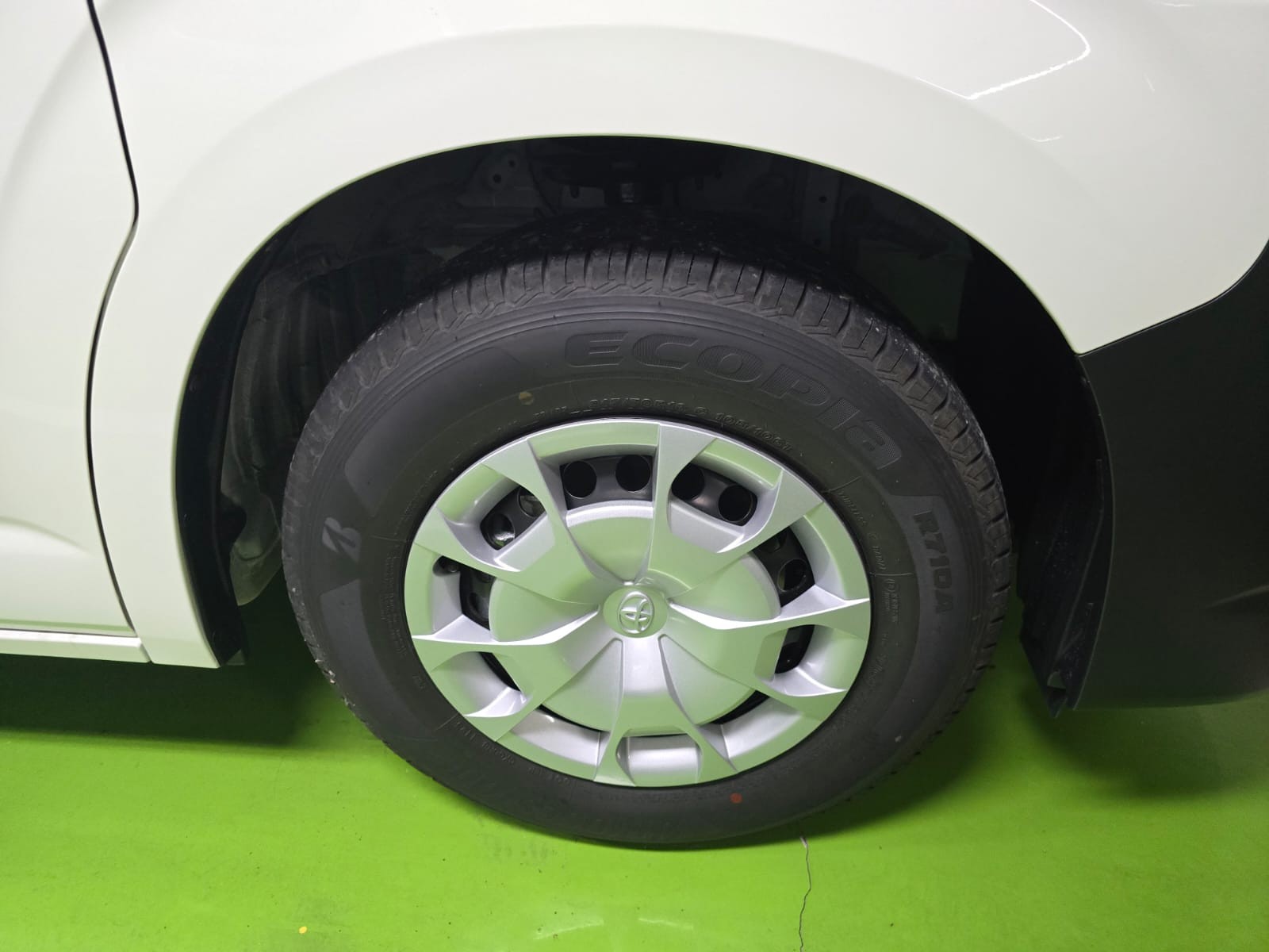 2027 TOYOTA HIACE VAN COMMUTER DELUXE 2.8 2WD MT White image 14