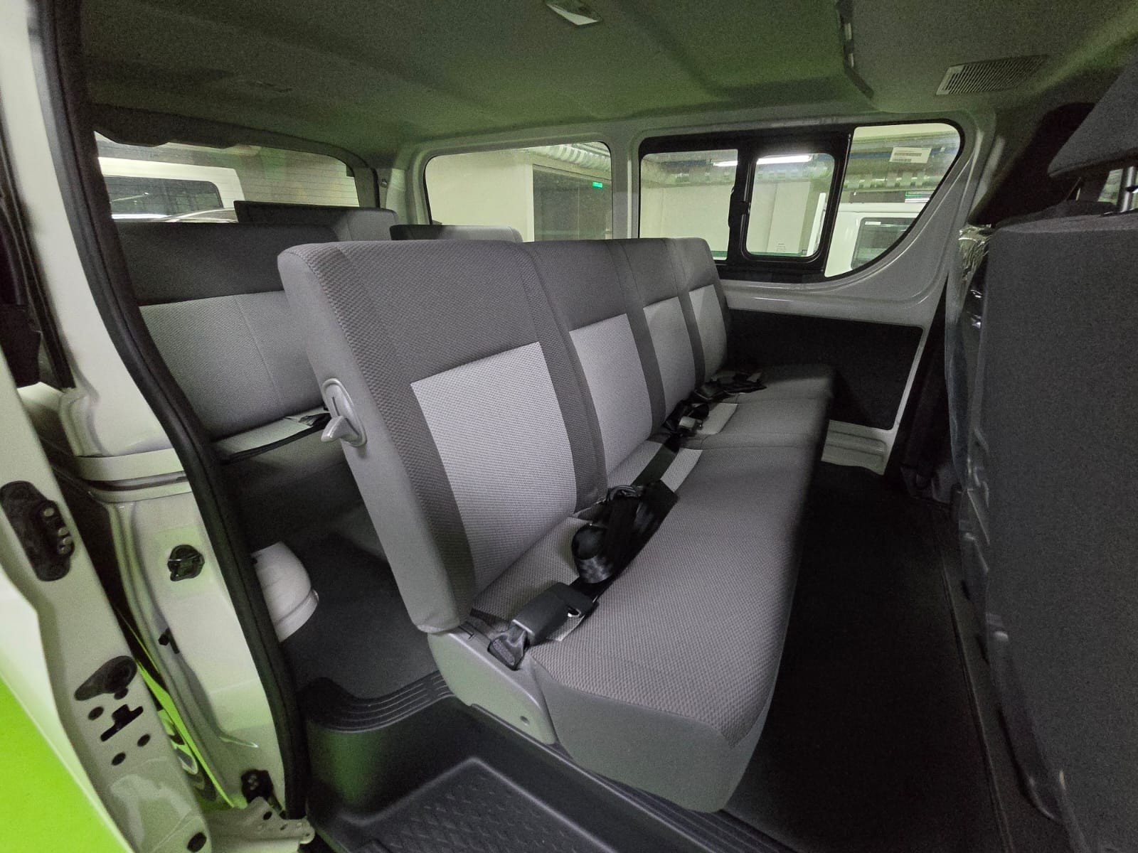 2027 TOYOTA HIACE VAN COMMUTER DELUXE 2.8 2WD MT White image 18