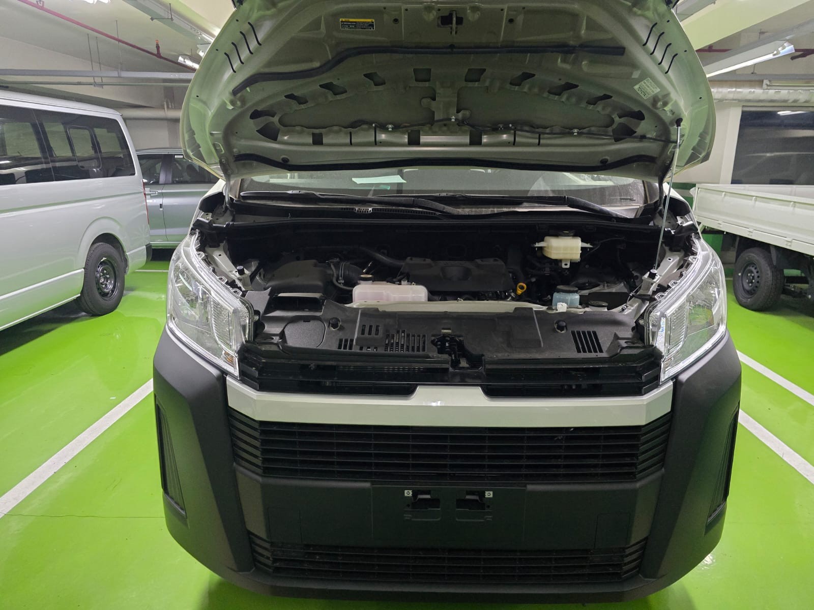 2027 TOYOTA HIACE VAN COMMUTER DELUXE 2.8 2WD MT White image 40