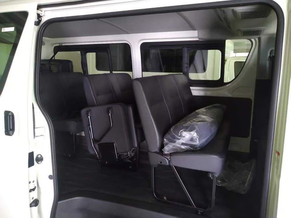 2027 TOYOTA HIACE VAN COMMUTER DELUXE 2.8 2WD MT White image 13