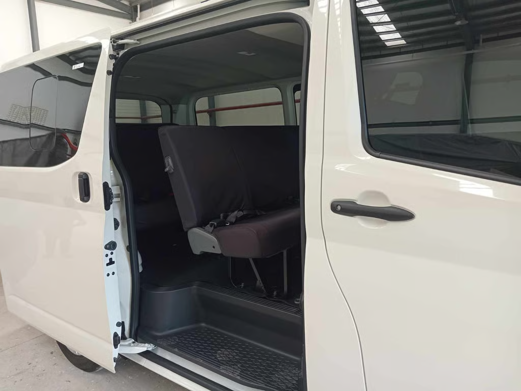 2027 TOYOTA HIACE VAN COMMUTER DELUXE 2.8 2WD MT White image 14