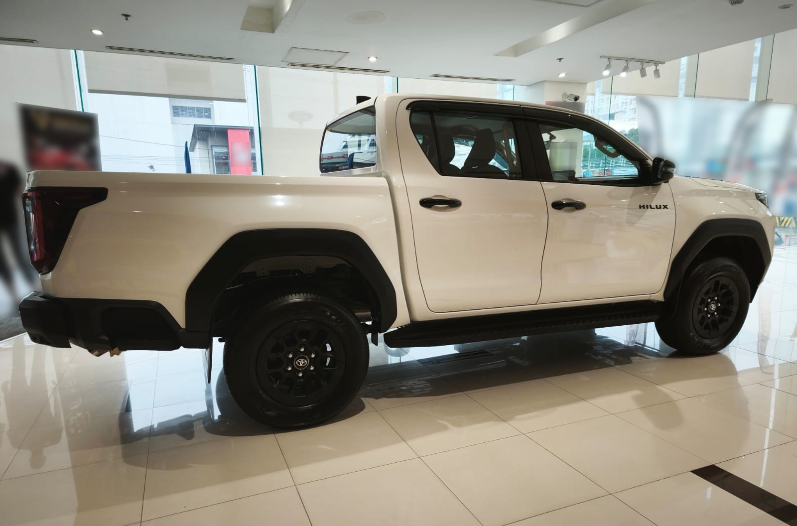 2026 TOYOTA HILUX DOUBLE CAB G 2.8 2WD AT White image 7