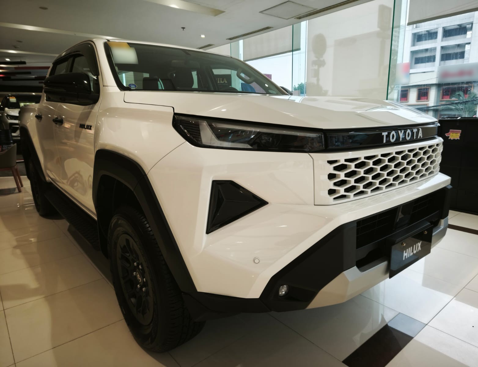 2026 TOYOTA HILUX DOUBLE CAB G 2.8 2WD AT White image 9