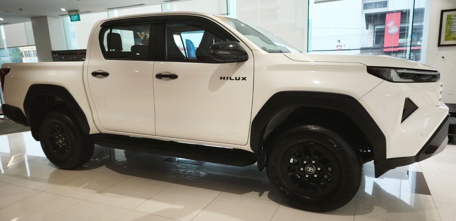 2026 TOYOTA HILUX DOUBLE CAB G 2.8 2WD AT White image 8