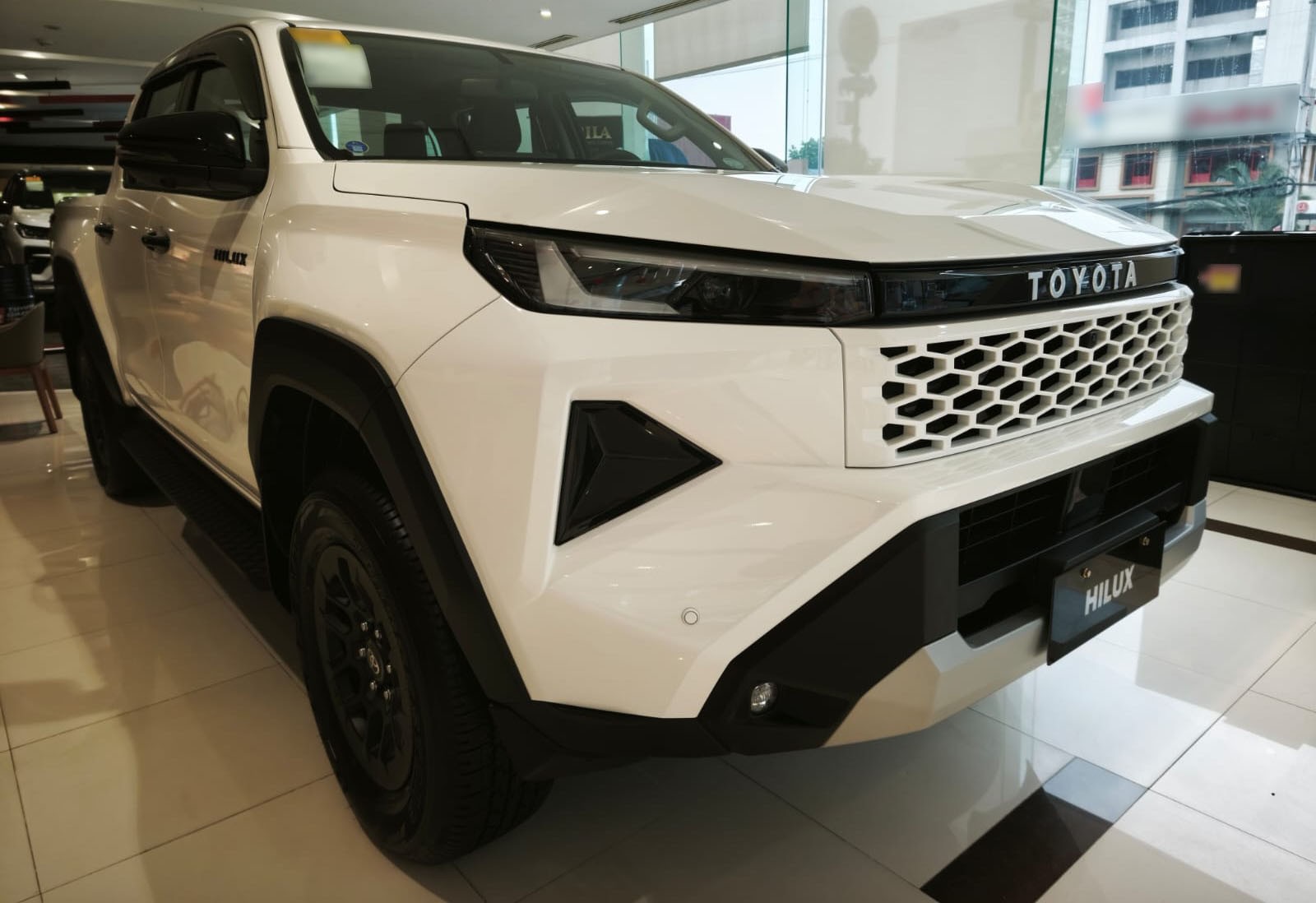 2026 TOYOTA HILUX DOUBLE CAB G 2.8 2WD AT White image 9
