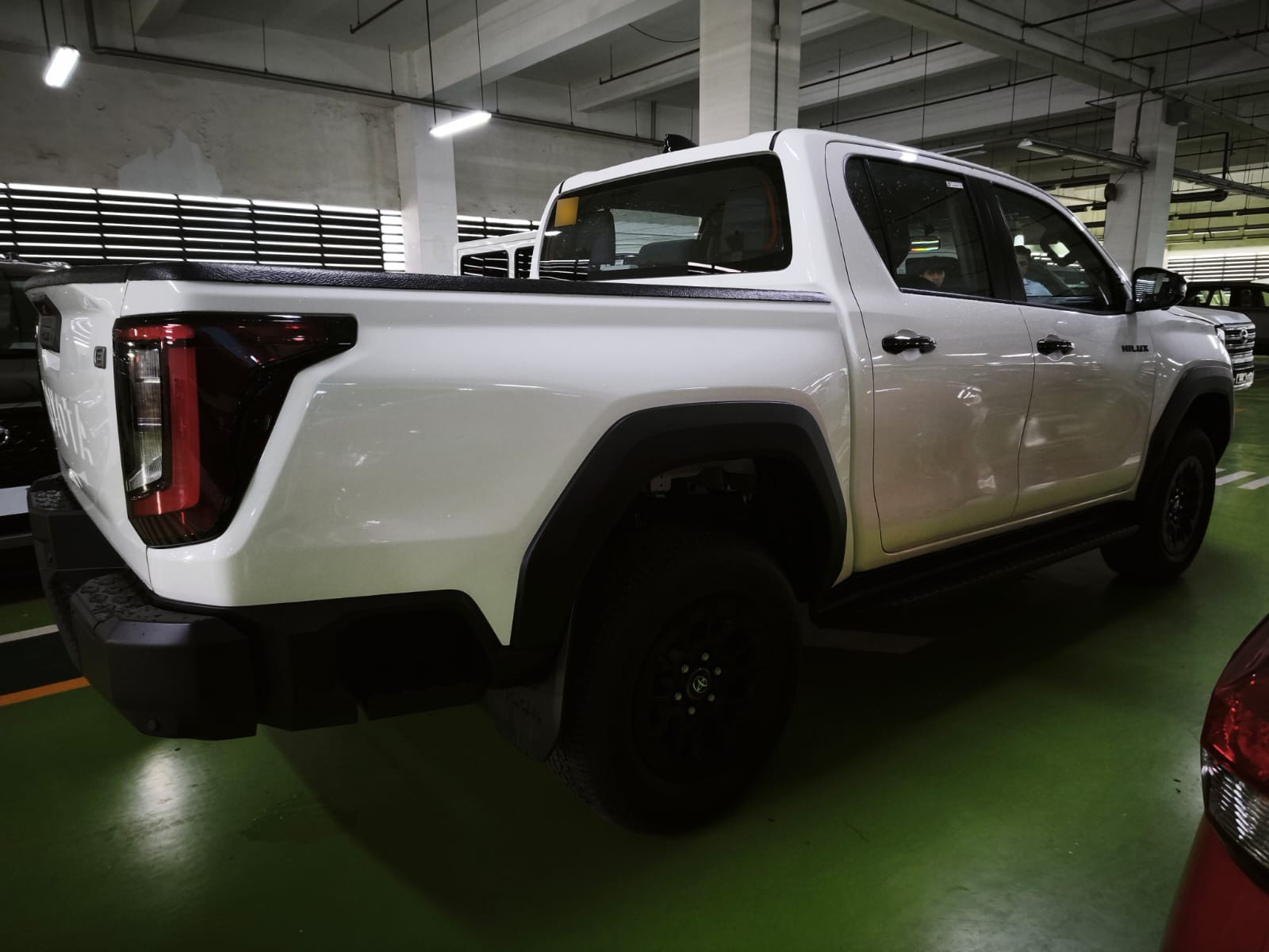 2026 TOYOTA HILUX DOUBLE CAB E 2.8 4WD MT White image 7