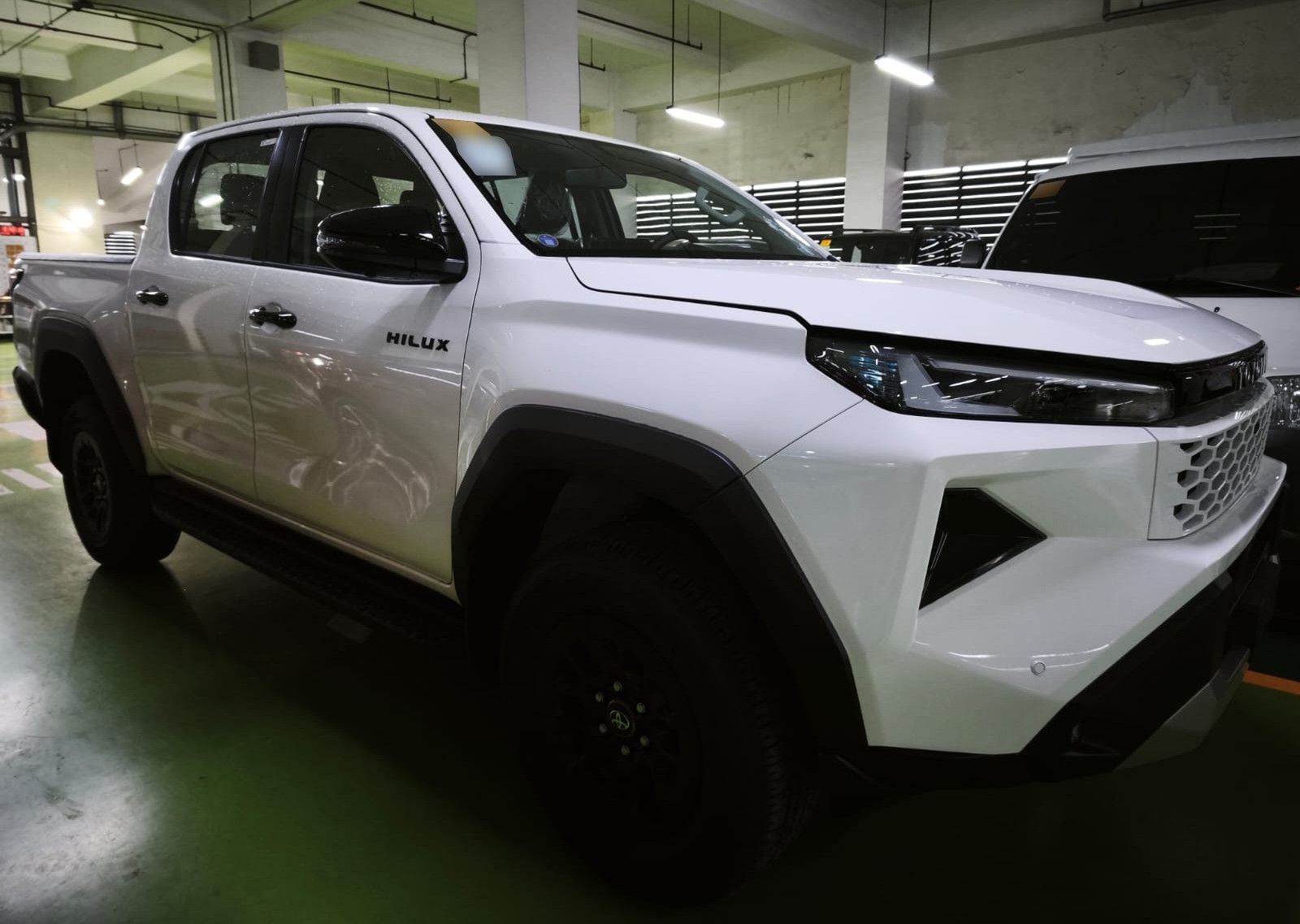 2026 TOYOTA HILUX DOUBLE CAB E 2.8 4WD MT White image 8