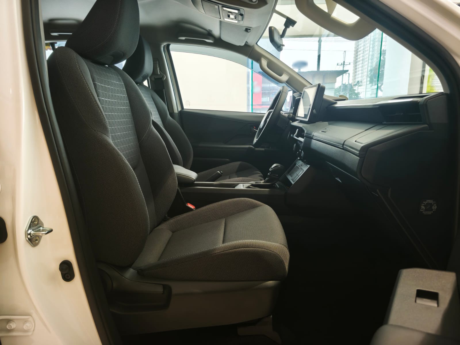 2026 TOYOTA HILUX DOUBLE CAB G 2.8 2WD AT White image 24