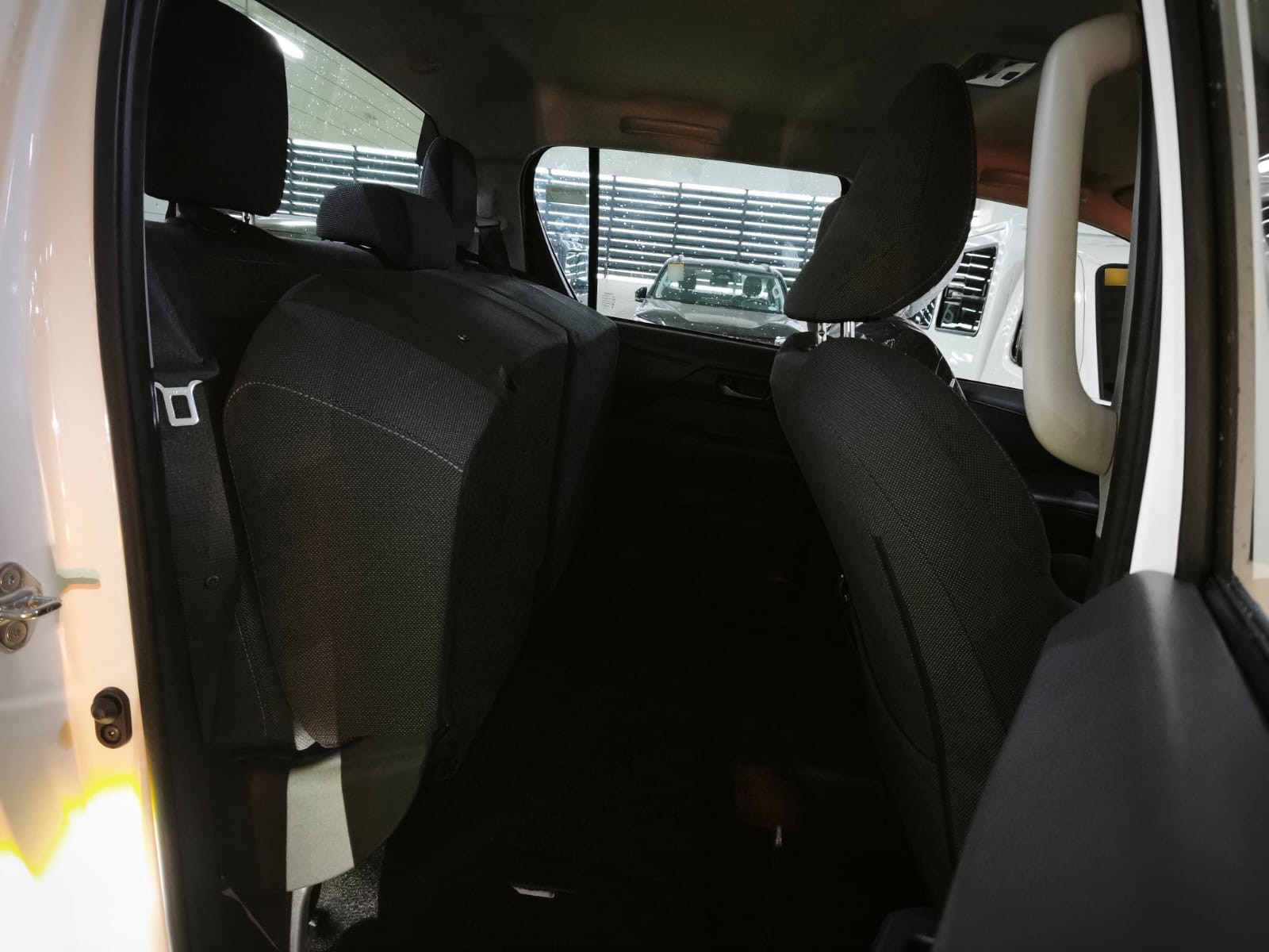 2026 TOYOTA HILUX DOUBLE CAB E 2.8 4WD MT White image 23