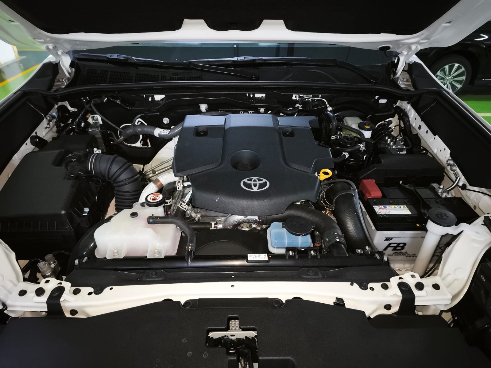 2026 TOYOTA HILUX DOUBLE CAB E 2.8 4WD MT White image 37