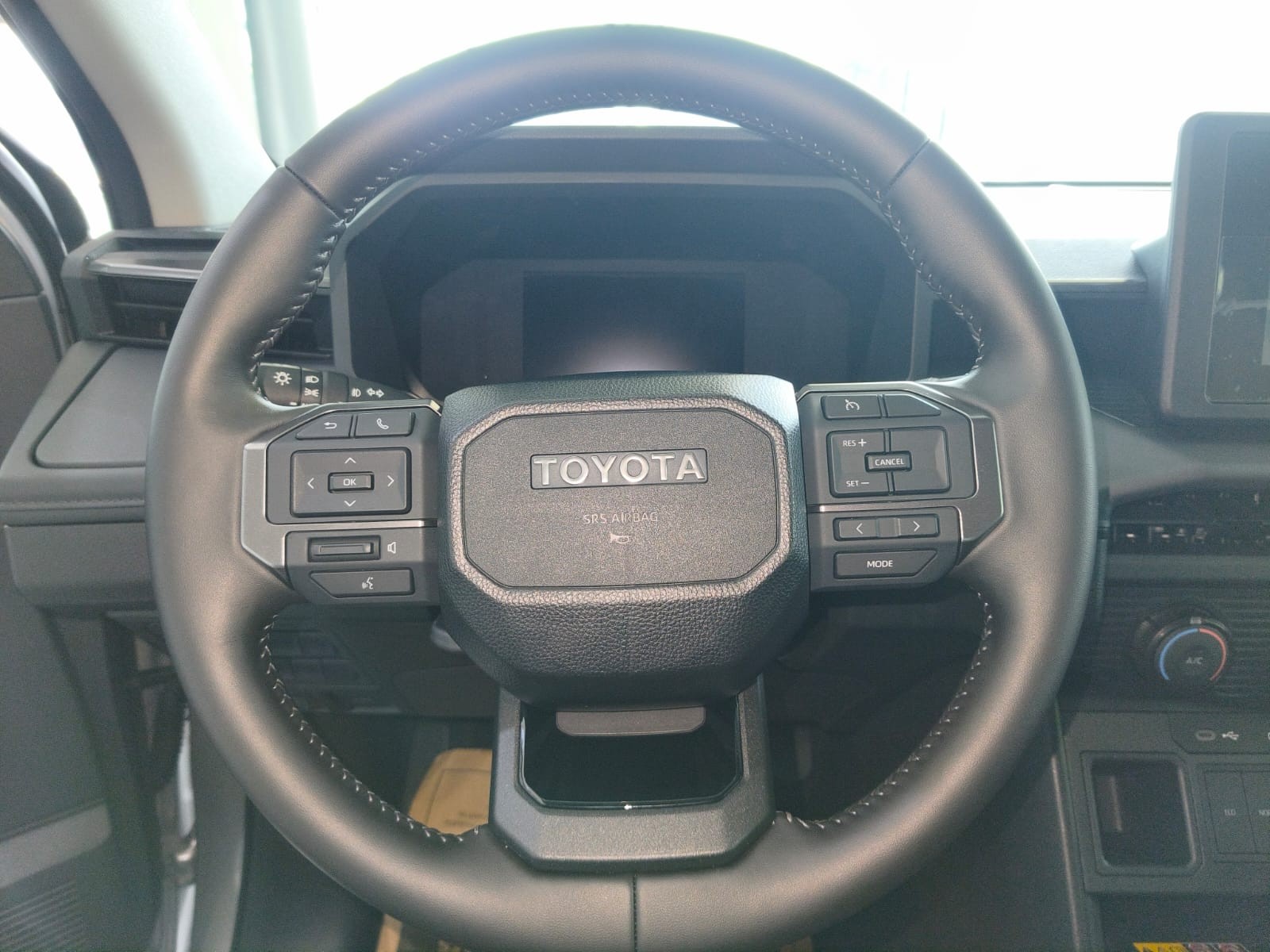 2026 TOYOTA HILUX DOUBLE CAB G 2.8 2WD AT Silver image 28