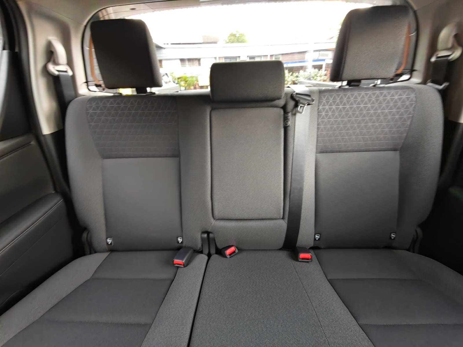 2026 TOYOTA HILUX DOUBLE CAB E 2.8 4WD MT Silver image 15