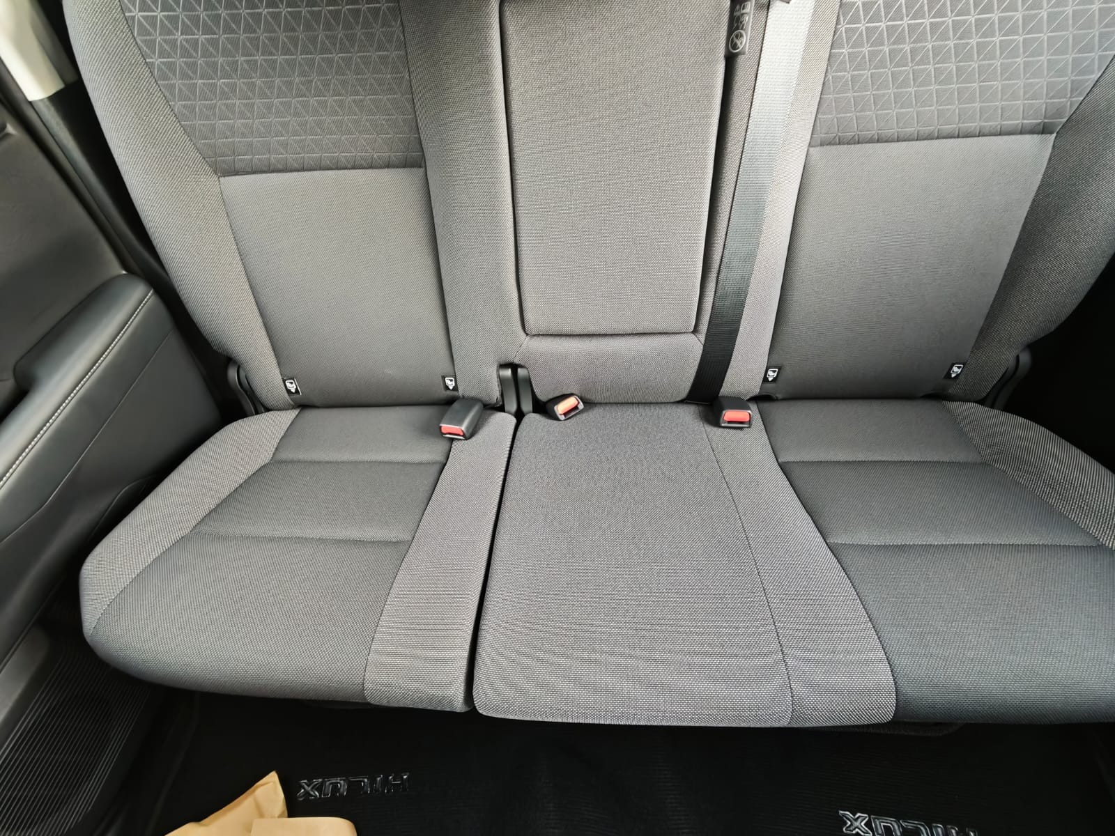 2026 TOYOTA HILUX DOUBLE CAB E 2.8 4WD MT Silver image 17