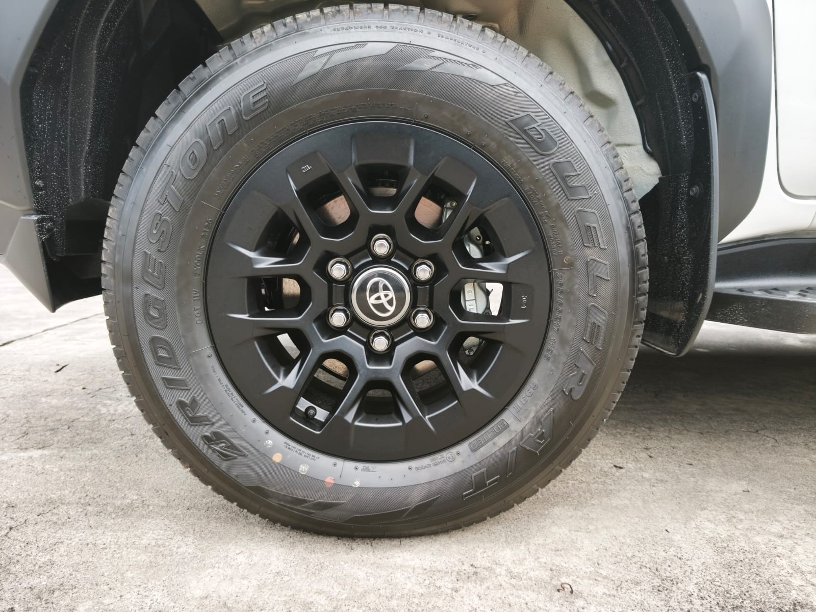 2026 TOYOTA HILUX DOUBLE CAB E 2.8 4WD MT White image 9