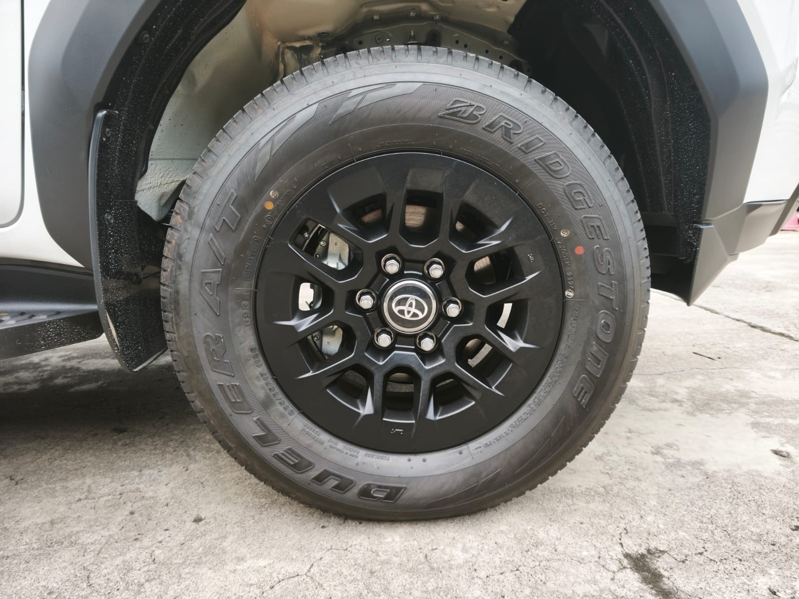 2026 TOYOTA HILUX DOUBLE CAB E 2.8 4WD MT White image 10