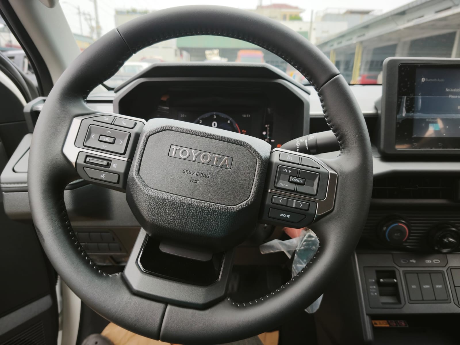 2026 TOYOTA HILUX DOUBLE CAB E 2.8 4WD MT White image 20
