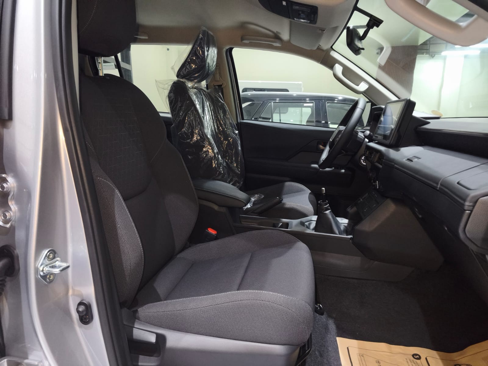 2026 TOYOTA HILUX DOUBLE CAB E 2.8 4WD MT Silver image 23