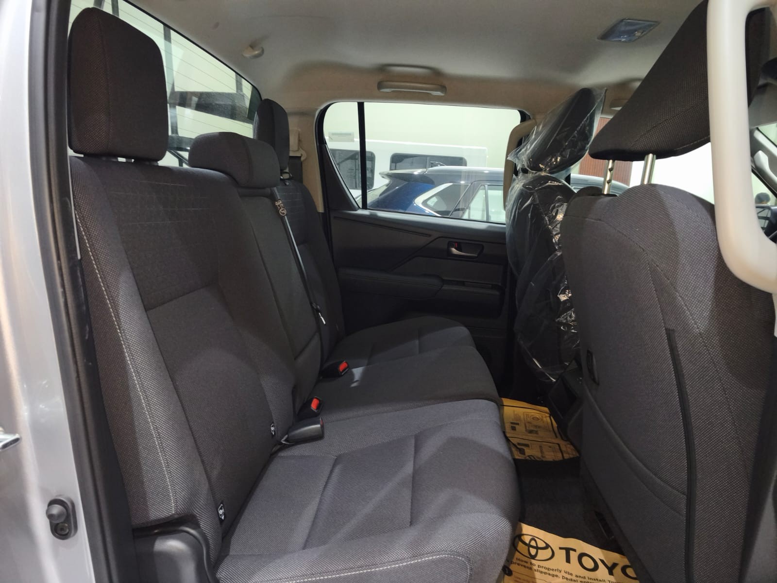2026 TOYOTA HILUX DOUBLE CAB E 2.8 4WD MT Silver image 25