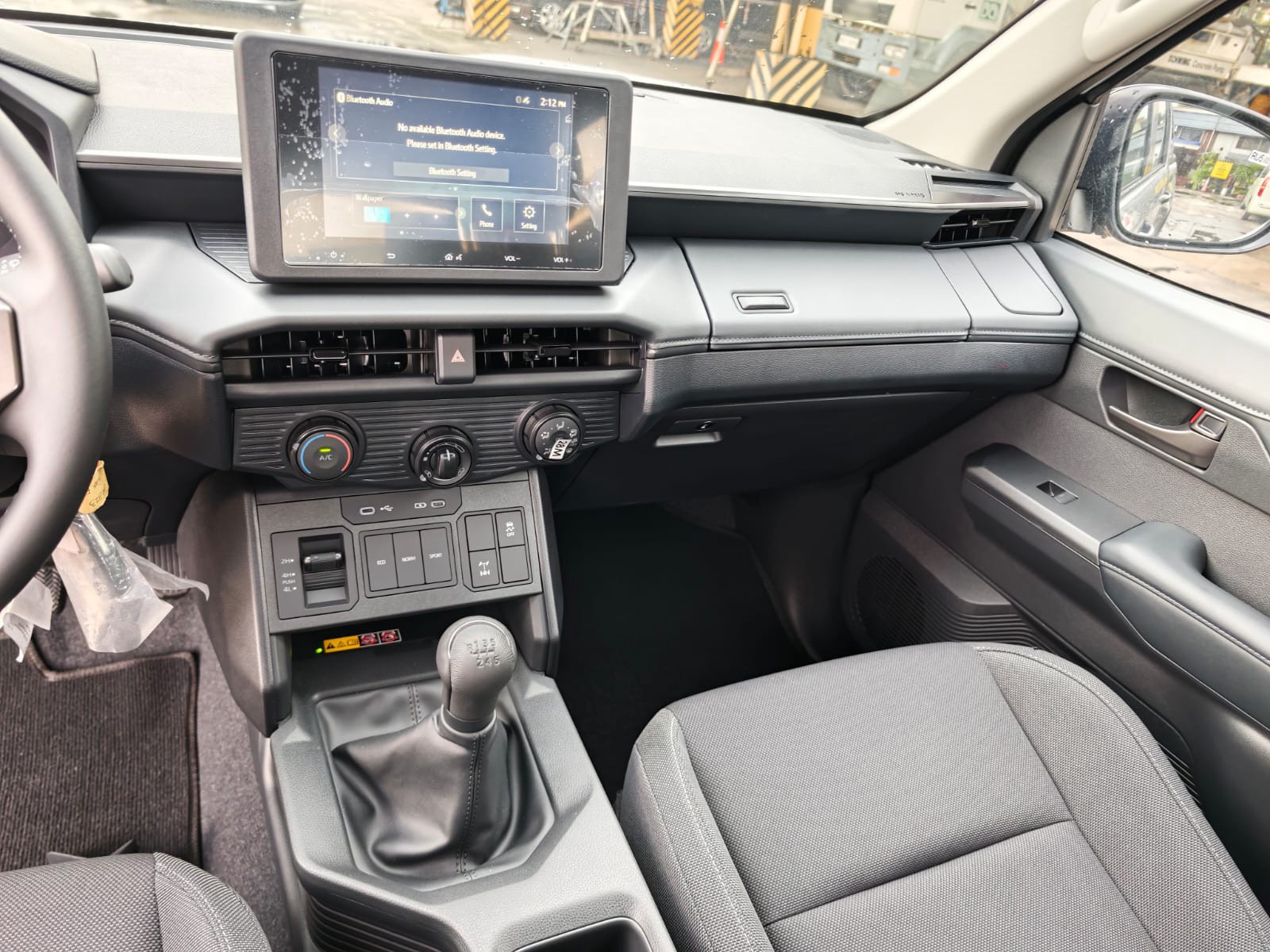 2026 TOYOTA HILUX DOUBLE CAB E 2.8 4WD MT Silver image 23