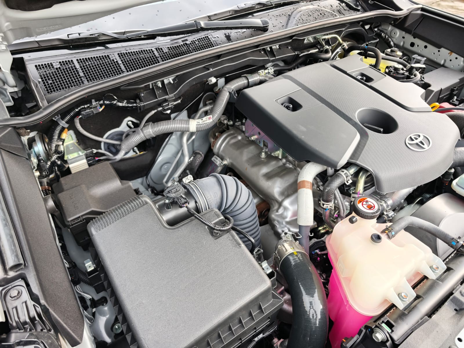 2026 TOYOTA HILUX DOUBLE CAB E 2.8 4WD MT Silver image 33