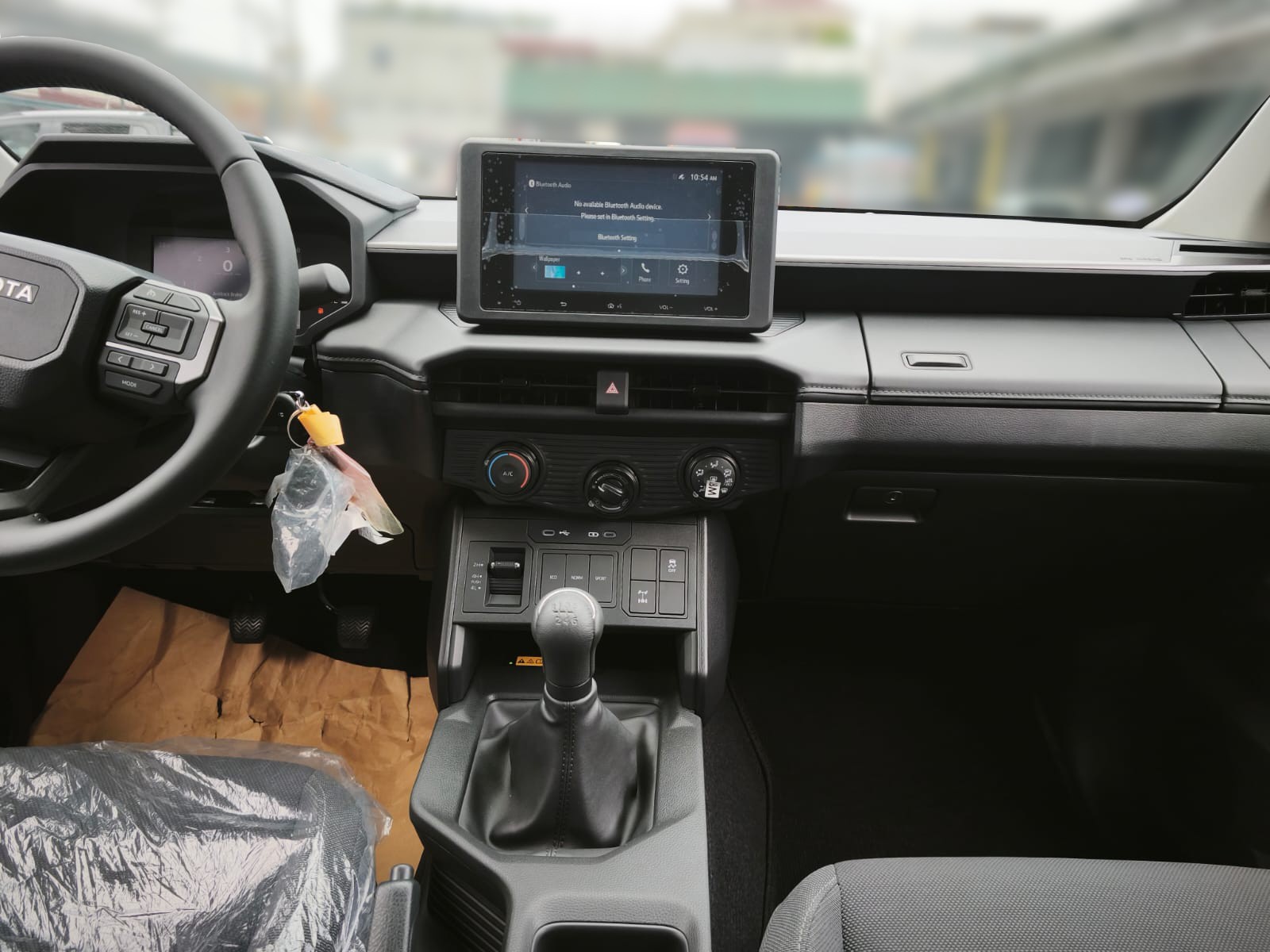 2026 TOYOTA HILUX DOUBLE CAB E 2.8 4WD MT White image 23
