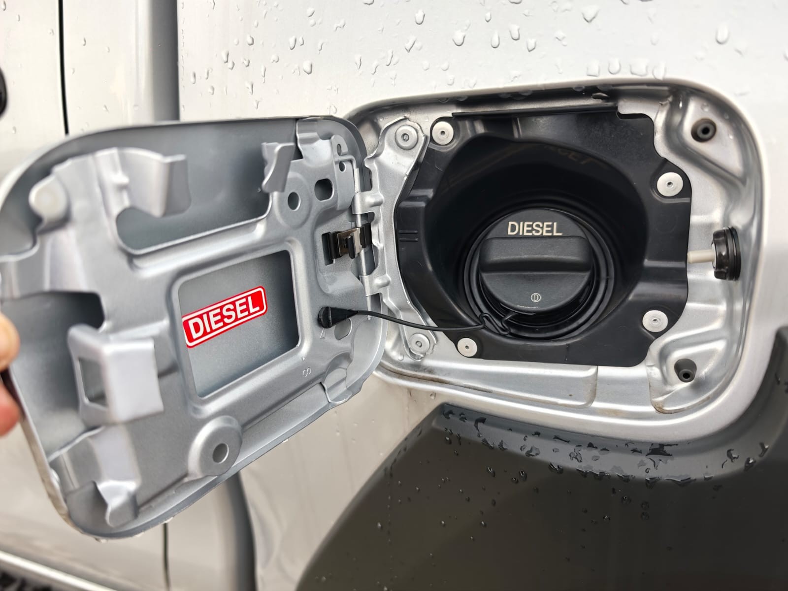 2026 TOYOTA HILUX DOUBLE CAB E 2.8 4WD MT Silver image 41