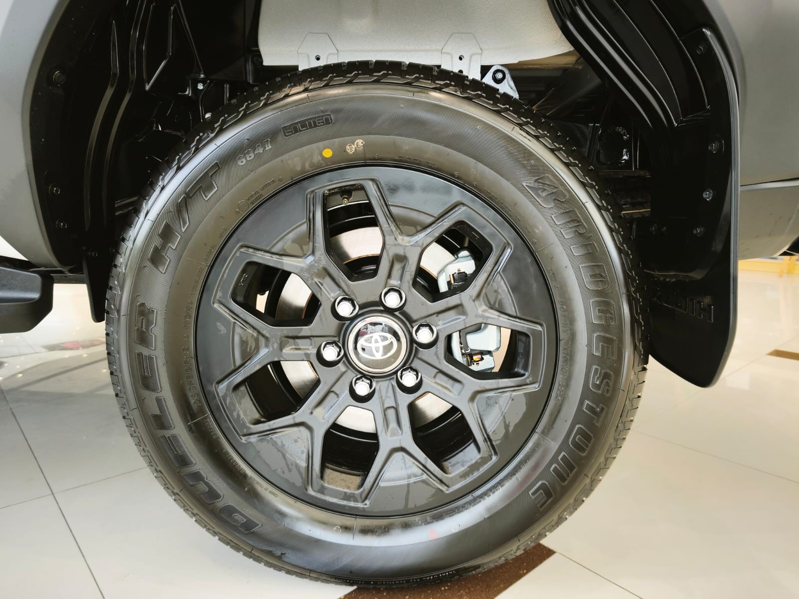 2026 TOYOTA HILUX DOUBLE CAB CONQUEST 2.8 2WD AT White image 13