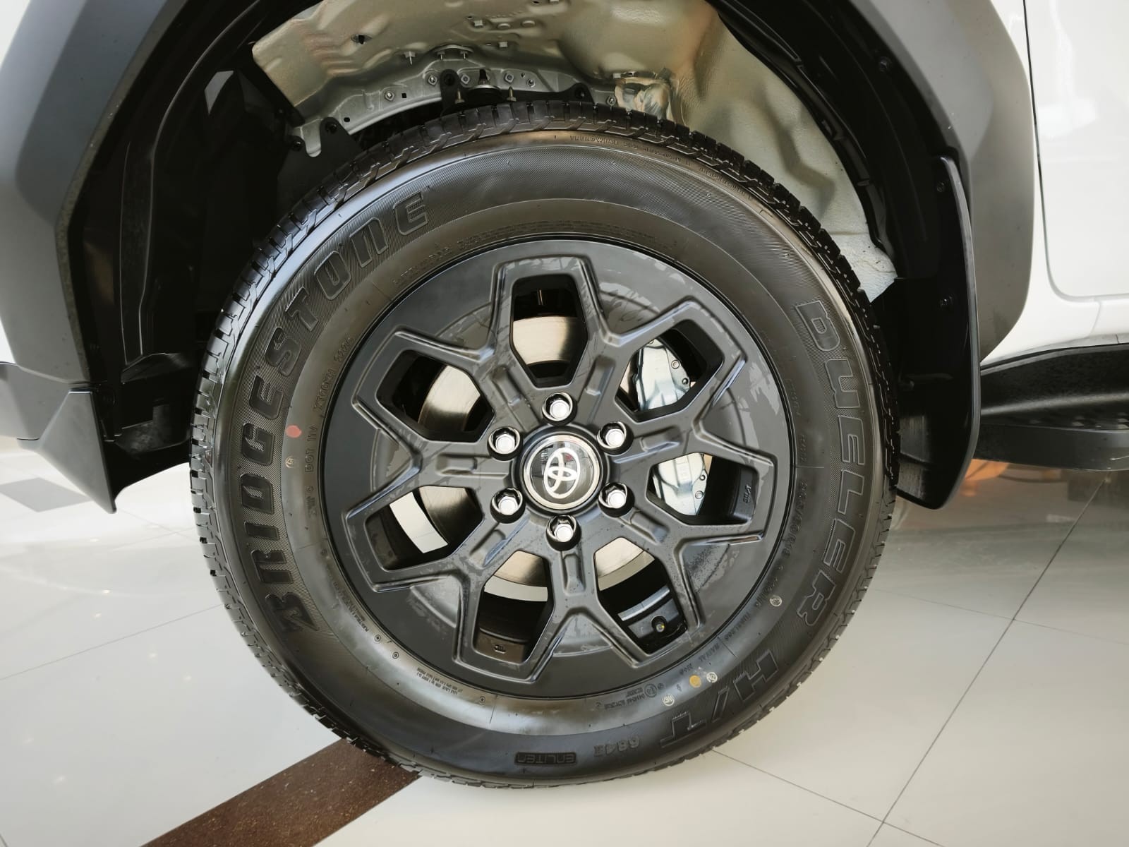 2026 TOYOTA HILUX DOUBLE CAB CONQUEST 2.8 2WD AT White image 14