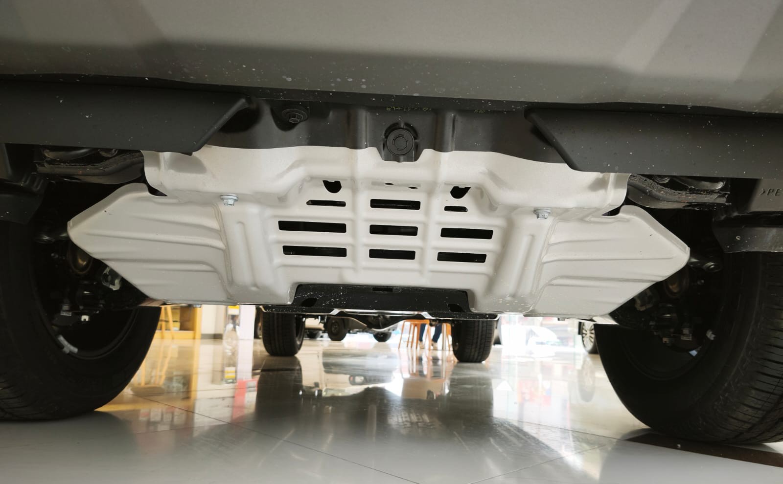 2026 TOYOTA HILUX DOUBLE CAB CONQUEST 2.8 2WD AT White image 17