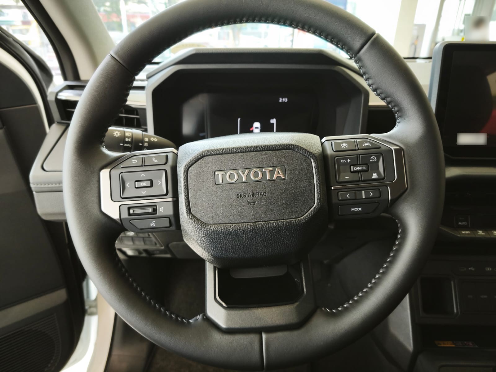 2026 TOYOTA HILUX DOUBLE CAB CONQUEST 2.8 2WD AT White image 31