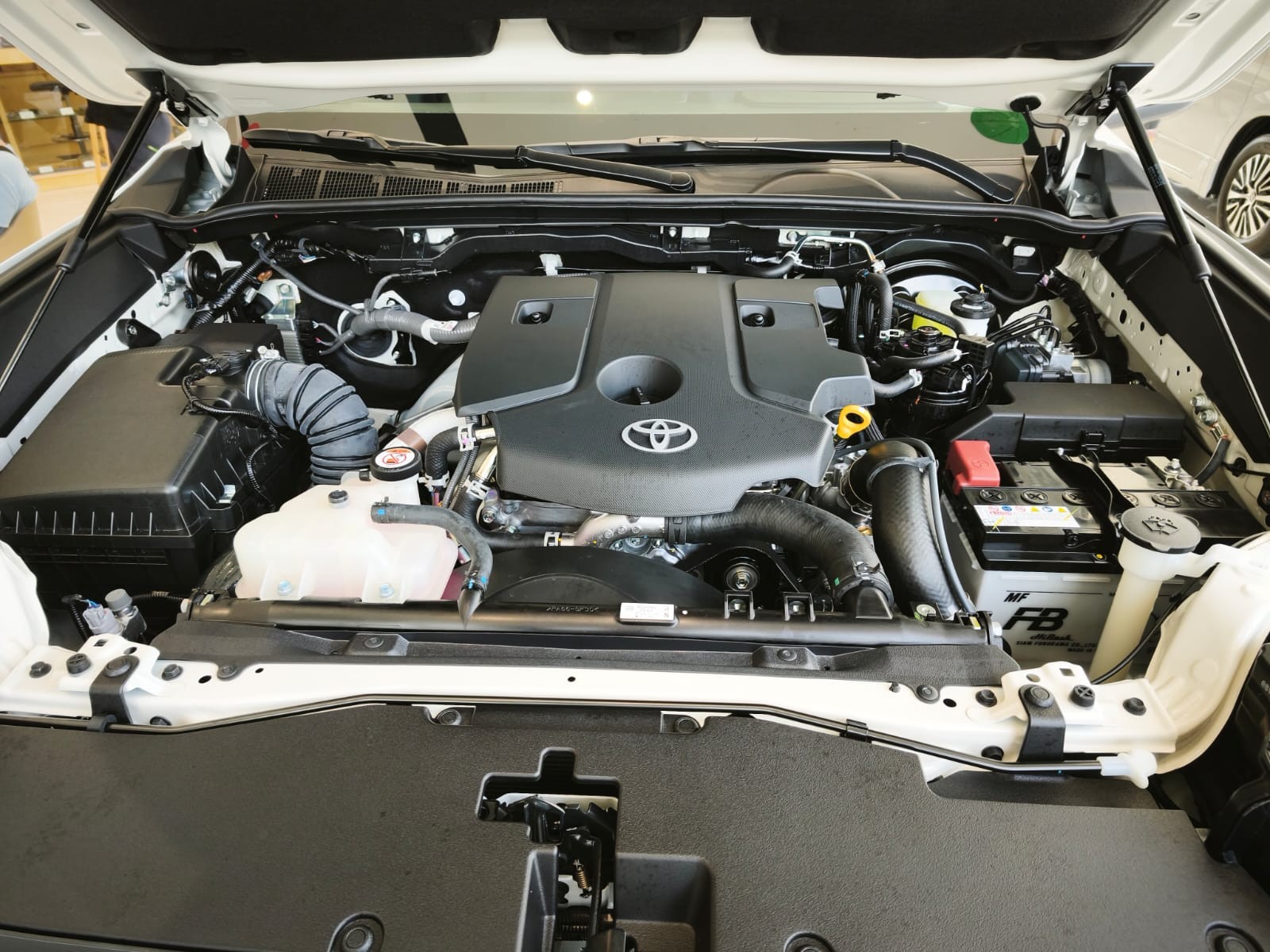 2026 TOYOTA HILUX DOUBLE CAB CONQUEST 2.8 2WD AT White image 38