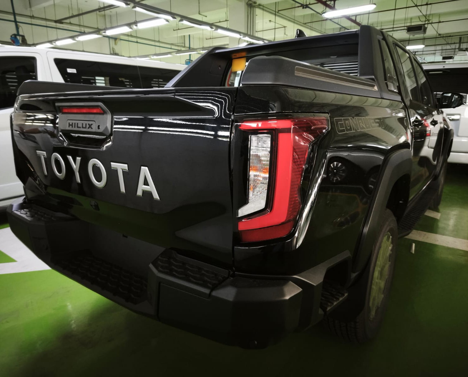 2026 TOYOTA HILUX DOUBLE CAB CONQUEST 2.8 4WD AT Black image 6