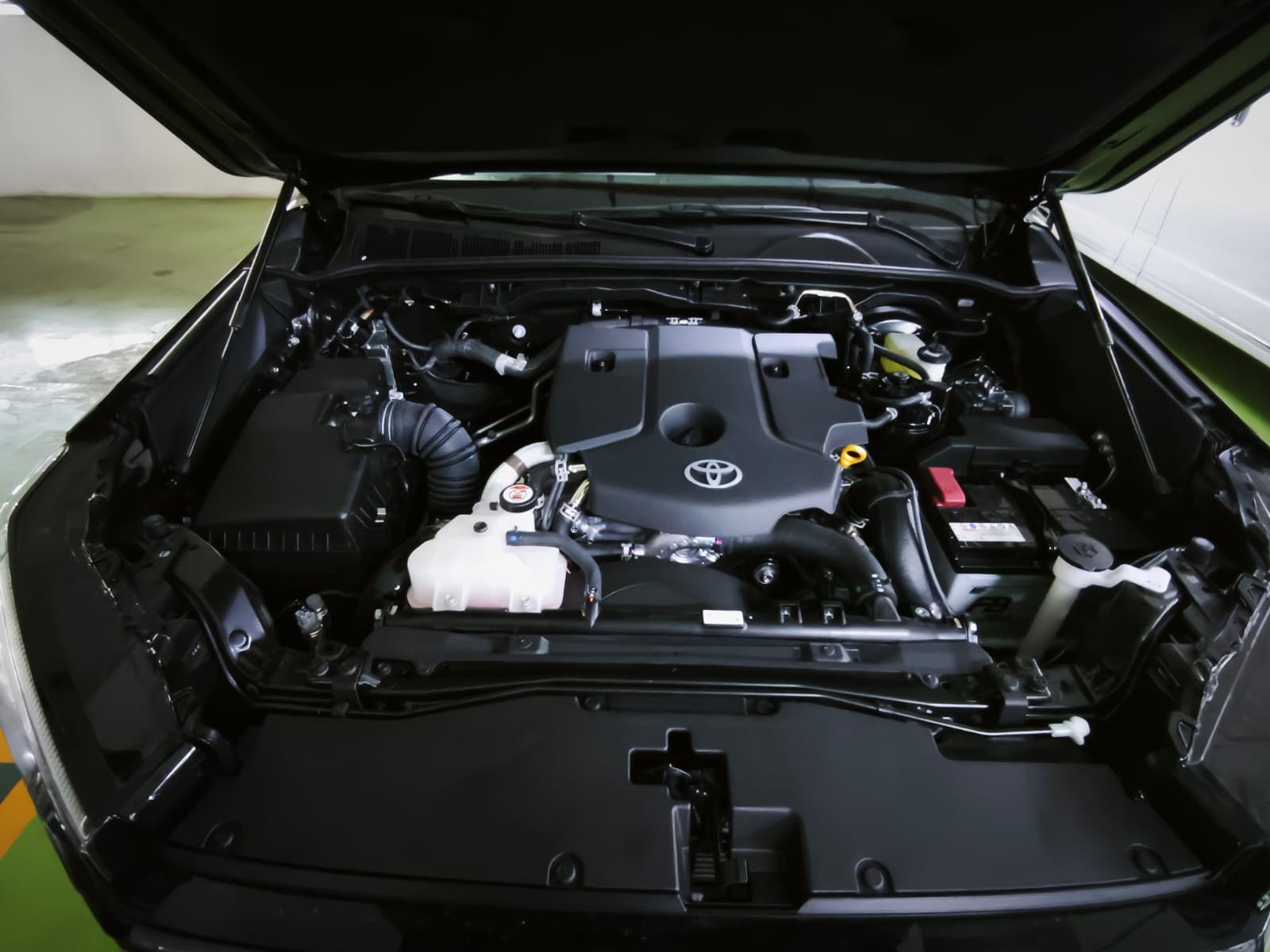 2026 TOYOTA HILUX DOUBLE CAB CONQUEST 2.8 4WD AT Black image 33
