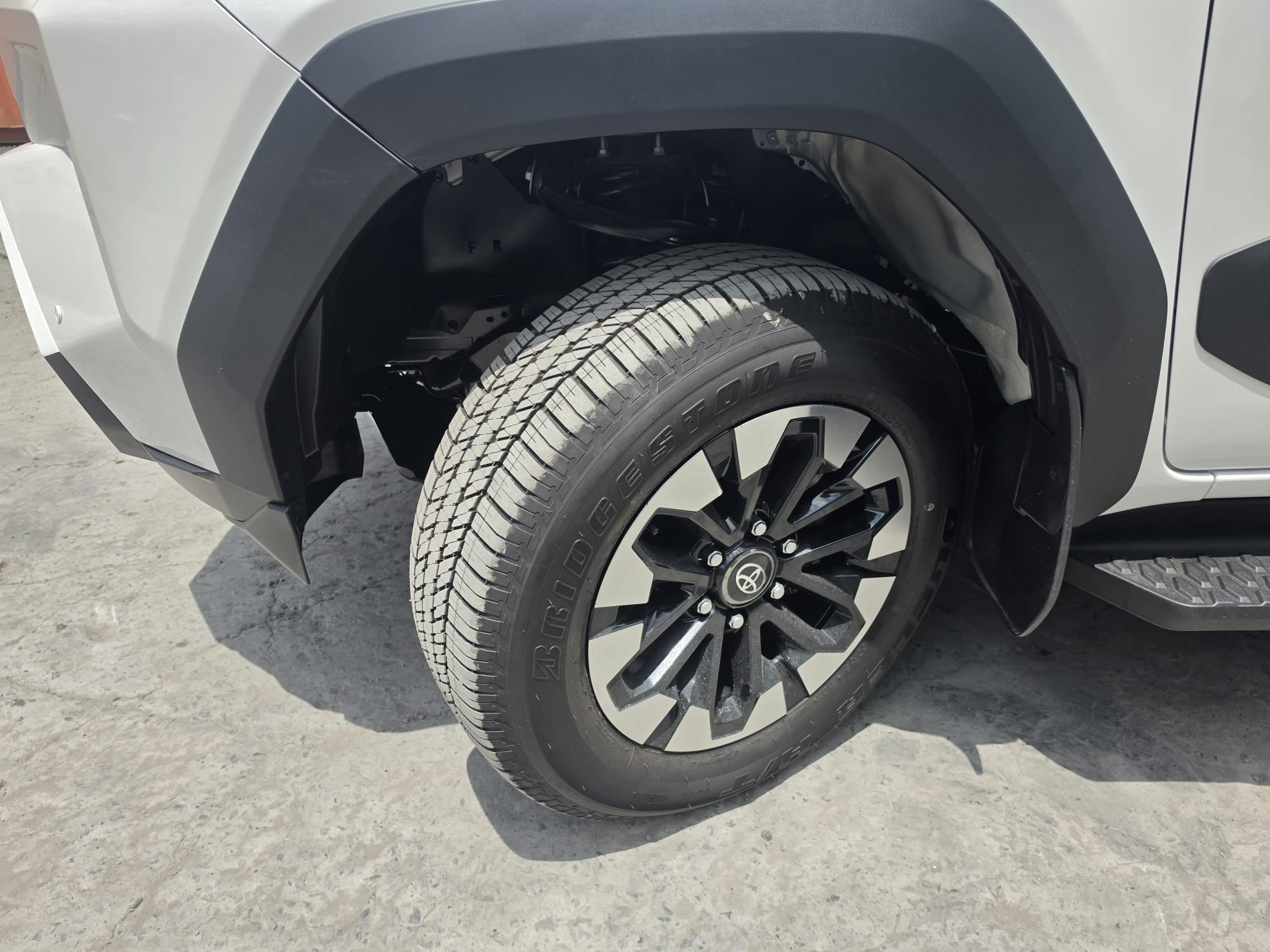 2026 TOYOTA HILUX DOUBLE CAB TRAILHUNTER 2.8 4WD AT White image 9