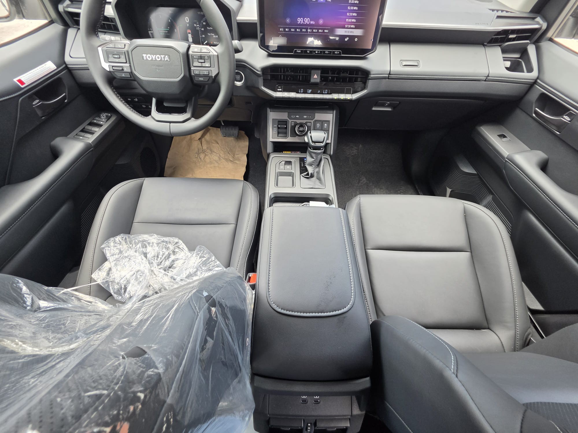 2026 TOYOTA HILUX DOUBLE CAB TRAILHUNTER 2.8 4WD AT White image 24