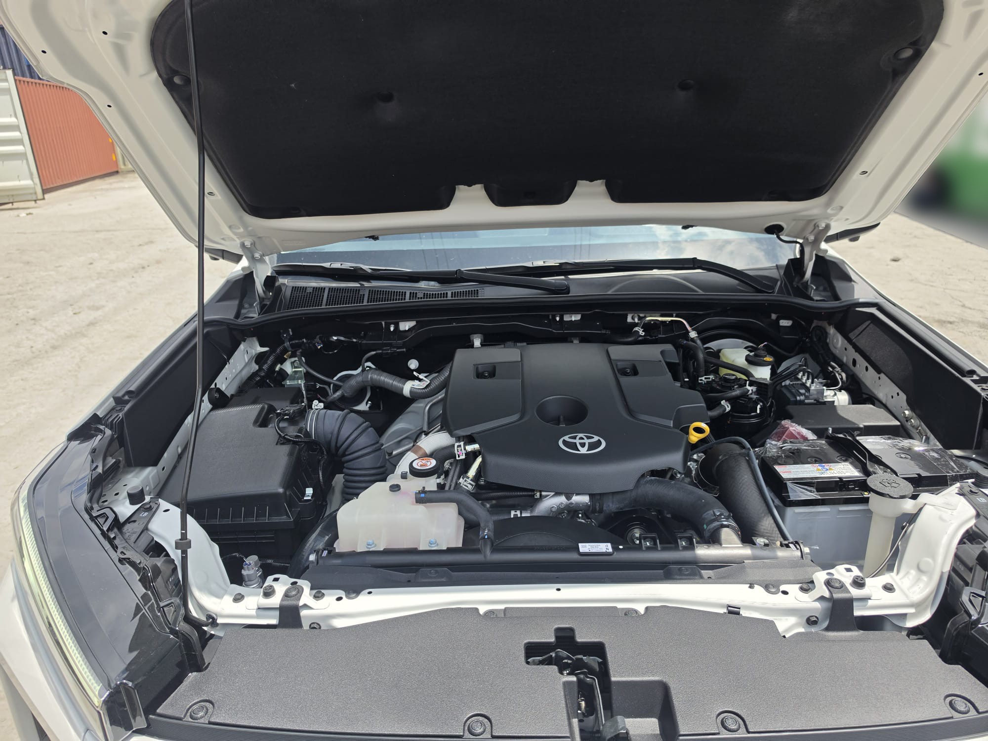2026 TOYOTA HILUX DOUBLE CAB TRAILHUNTER 2.8 4WD AT White image 35