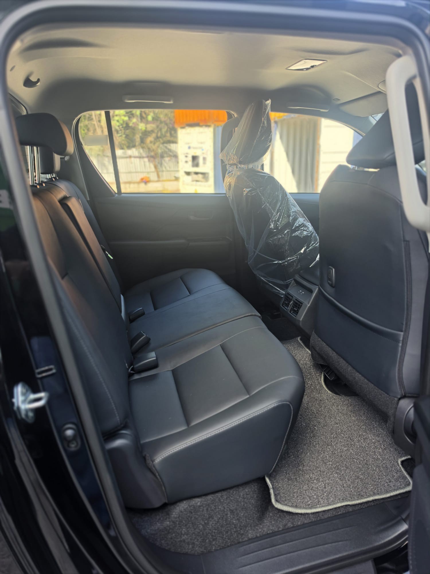 2026 TOYOTA HILUX DOUBLE CAB TRAILHUNTER 2.8 4WD AT Black image 18